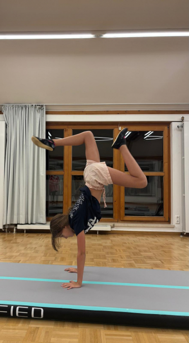 Doppelte Verstärkung! Zwei neue Airtrack-Matten für das Mehrzweckgebäude